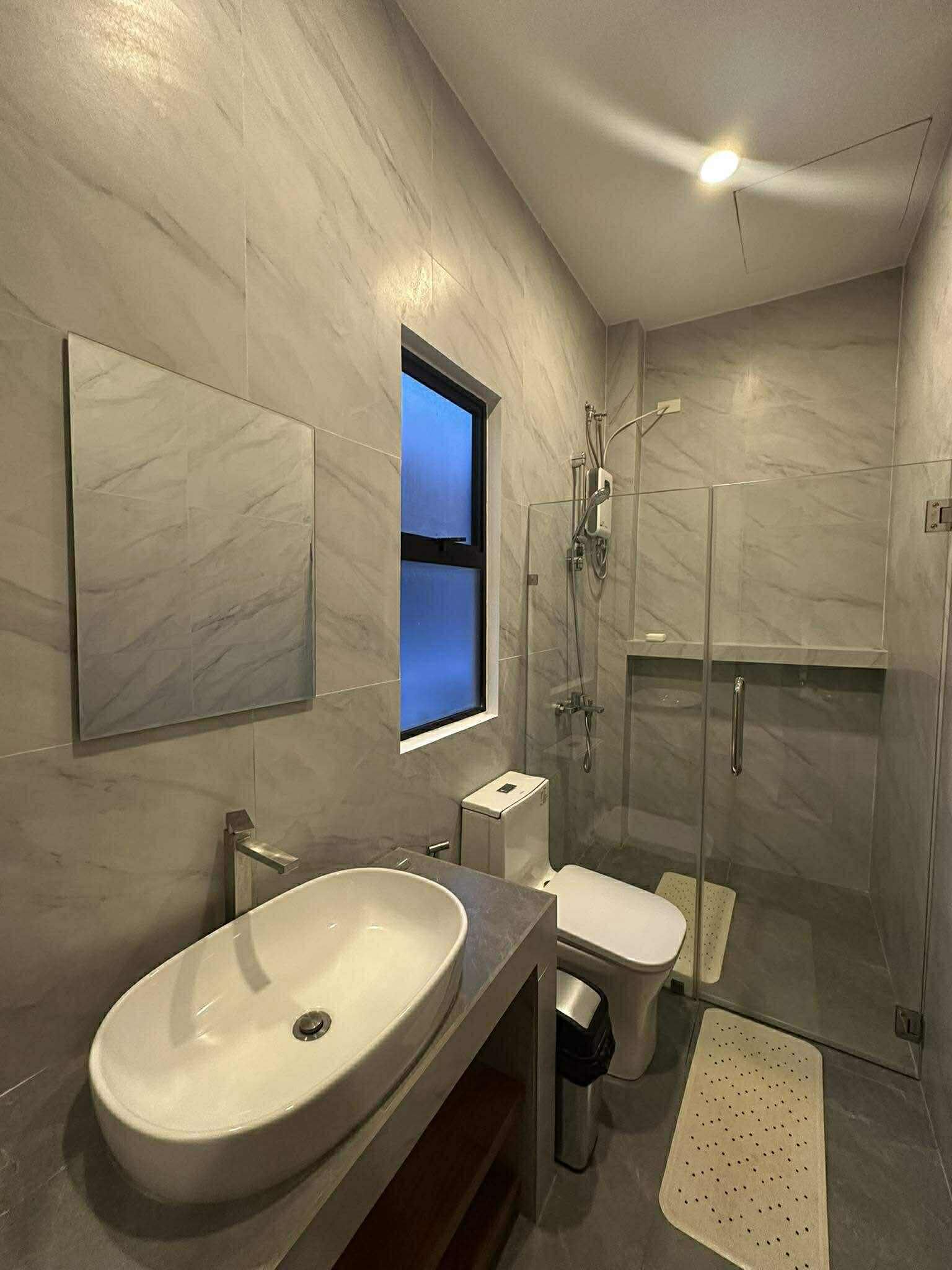 Shower, bidet, towels, soap