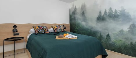 Iron/ironing board, travel cot, WiFi, bed sheets