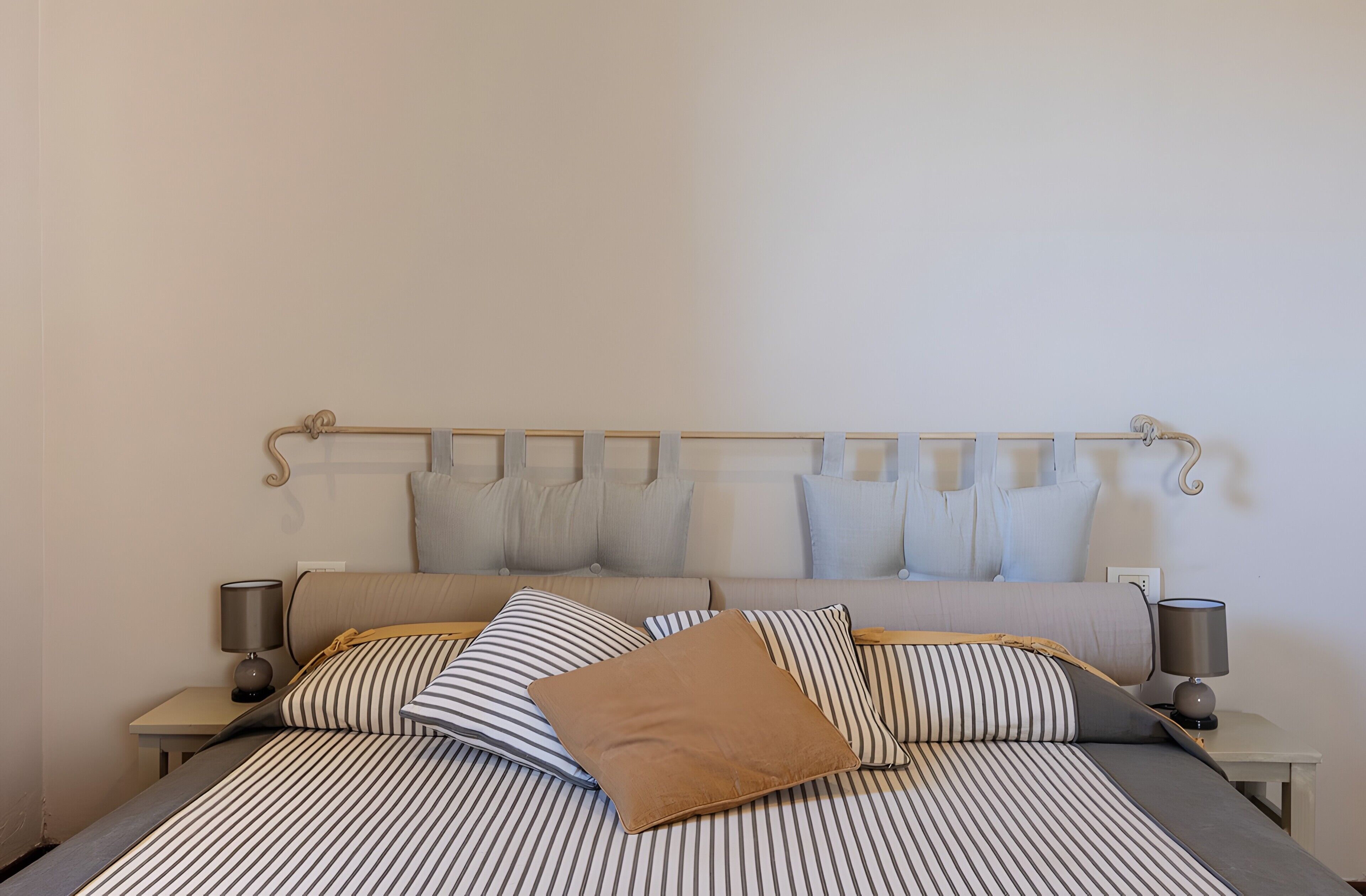 WiFi, bed sheets