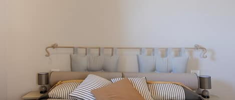 WiFi, bed sheets