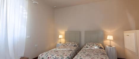 WiFi, bed sheets