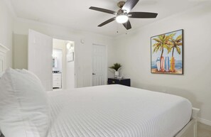Iron/ironing board, WiFi, bed sheets - NEW LISTING Relax at Redwood, Close to Siesta Key Beach, Pool (Sarasota)