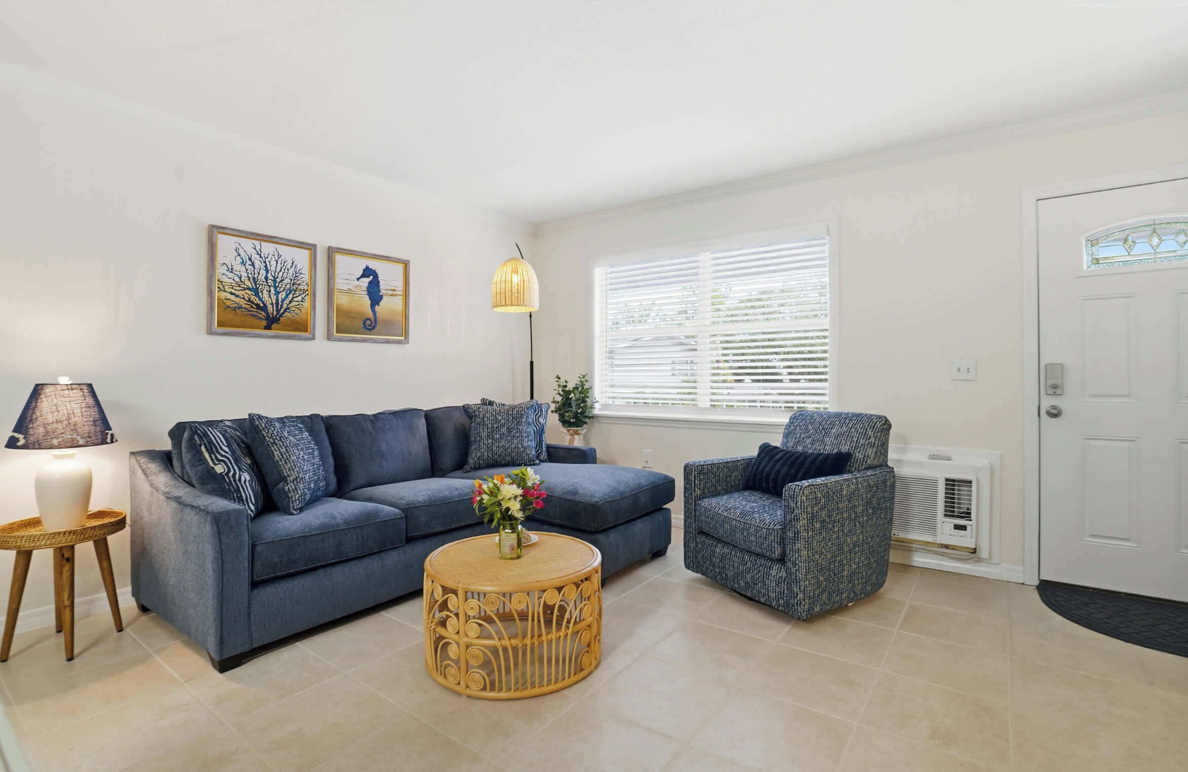 Under 1 Mile To Siesta Key Beach | Beach Gear Included | Pool | Sleeps 4 - Siesta Key, FL