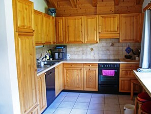 Fridge, oven, dishwasher, cookware/dishes/utensils - Plaun Pazzola mit Garage Bösch, (Sedrun/Rueras). by Interhome (Rueras Dieni)