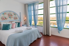 Iron/ironing board, WiFi, bed sheets - La Espada Rural Villa: Country House for Groups in Castilla (Valdeporro)