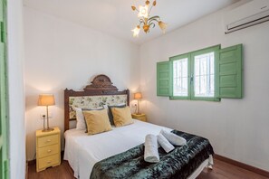 Iron/ironing board, WiFi, bed sheets