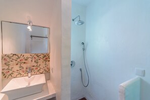 Shower, towels