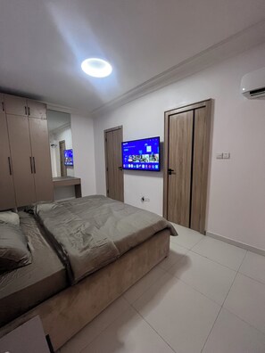Laptop workspace, free WiFi