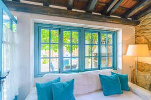 2 bedrooms, iron/ironing board, WiFi - Casa Spa De La Agueda: Wellness and Relaxation in Peñaflor (Peñaflor)