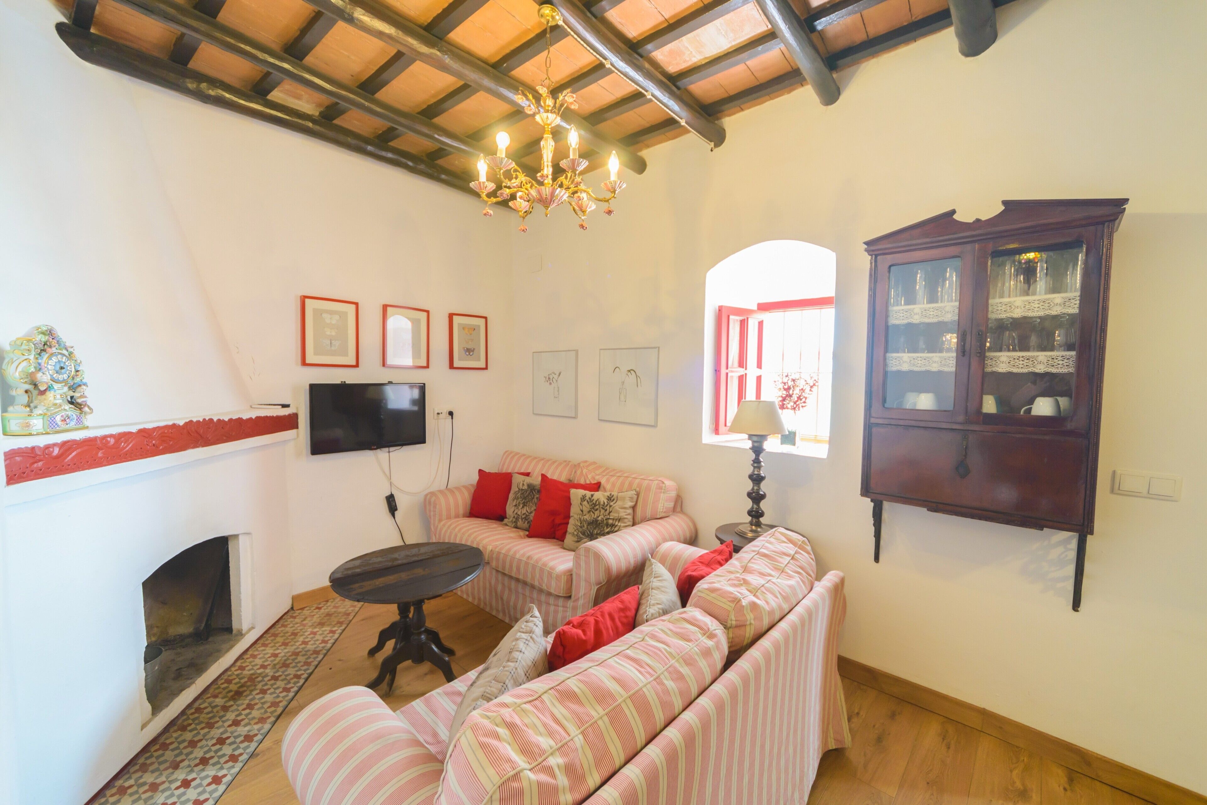 Televisión, chimenea