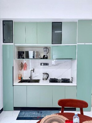 Private kitchen - MSTays Kisaasi Apartment 2 (Kampala)
