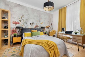 Desk, iron/ironing board, travel crib, WiFi - Unique Apartment | Air Conditioning | Remote Work (Lublin)
