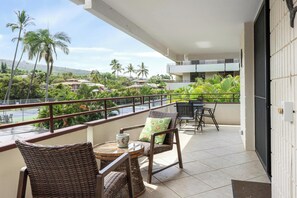 Property grounds - Summer Deal Beachfront Kona Condo with White Sand Beach Access (Kona)