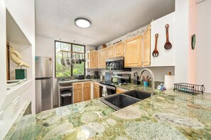 Fridge, microwave, oven, stovetop - Summer Deal Beachfront Kona Condo with White Sand Beach Access (Kona)