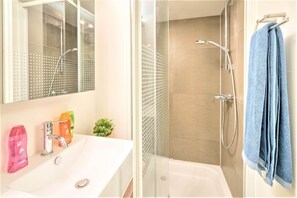Apartment | Bathroom - Antwerp Central Apartment for 7 (Antwerp)
