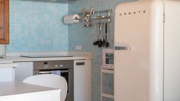 Fridge, microwave, oven, cookware/dishes/utensils
