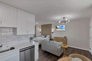 Interior - New Columbus Studio Steps from Downtown and OTE (Columbus)