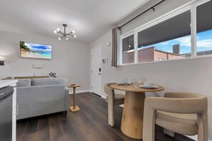 Interior - Bright New Studio  Walkable Olde Town East Parking (Columbus)