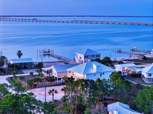 The most spectacular home on SGI! Sleeps 34, pool, Bay views, pet friendly