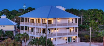 The most spectacular home on SGI! Sleeps 34, pool, Bay views, pet friendly