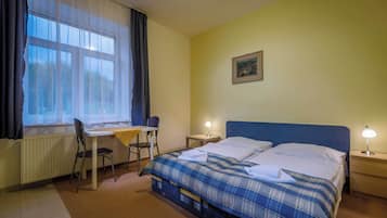 In-room safe, cribs/infant beds, bed sheets