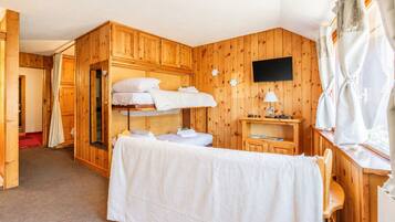 1 habitación, tabla de planchar con plancha y ropa de cama