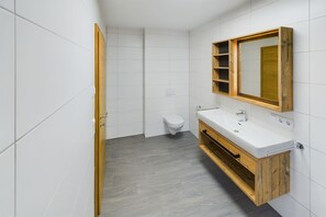 Bathroom - Vrbo Property (Stockach)