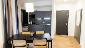Deluxe suite, balkon, uitzicht op meer | Dineren
