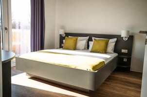 Comfort Suite, Kitchen, Lake View | Free WiFi, wheelchair access