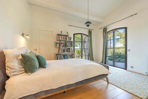 Desk, iron/ironing board, WiFi, bed sheets - Villa des Serpolets, Alpilles view (Maussane-les-Alpilles)