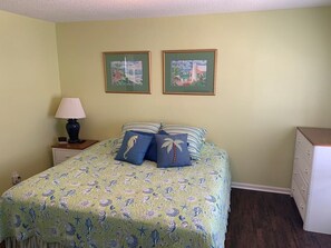Free WiFi, bed sheets - Canal Front Home - Sleeps 17! By Williamson Realty (Ocean Isle Beach)