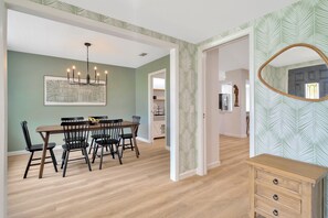 Dining - Welcoming Tampa retreat with private pool, game nights, outdoor grilling. Sleeps 8. (Tampa)