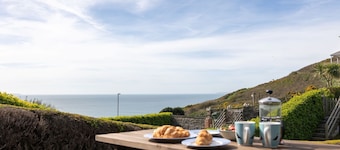 Coastal cottage with sea views in Mortehoe