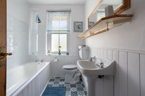 Towels - Coastal cottage with sea views in Mortehoe (Mortehoe)