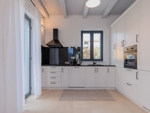 Fridge, microwave, oven, dishwasher - Seafront Villa Adriatica with pool by Interhome (Pašman/Neviđane)