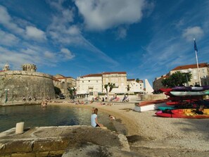 A coastal town with a historic fort, a sandy beach, and colorful kayaks. - Vacation home  by Interhome (Blato)