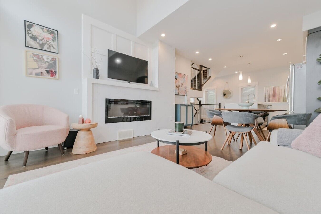 TV, fireplace