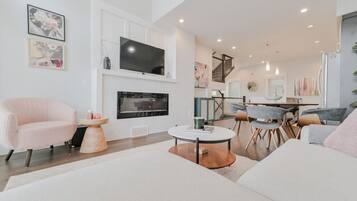 TV, fireplace