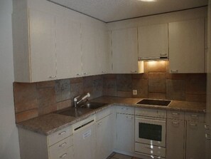 Fridge, microwave, oven, dishwasher - Casa Migiur, (Laax Dorf), 37008 by Interhome (Laax)