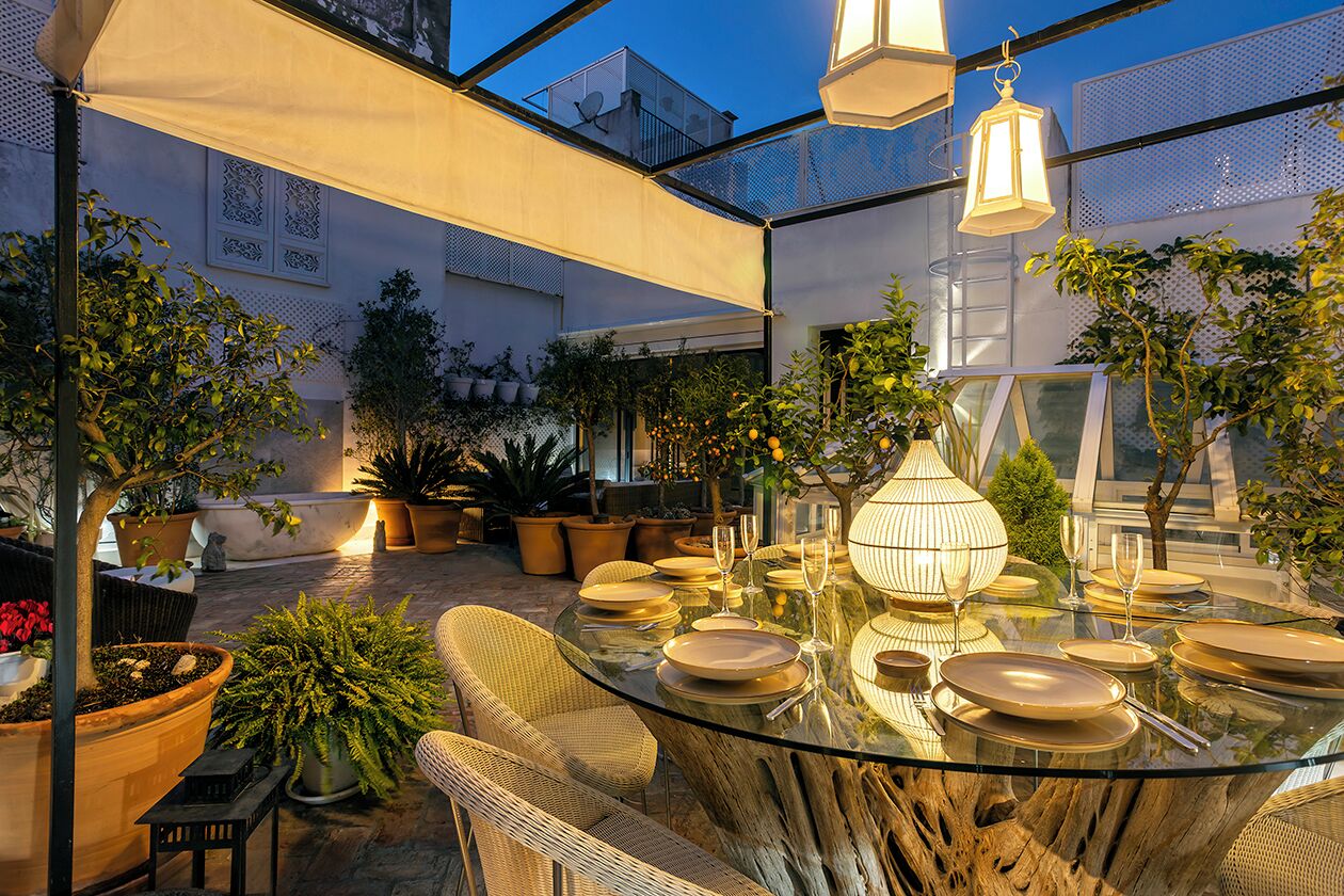 Outdoor dining