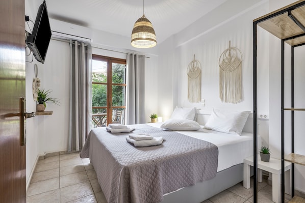Iron/ironing board, WiFi, bed sheets - Eva apartments and studio (Agia Pelagia)