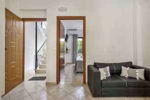 TV - Eva apartments and studio (Agia Pelagia)
