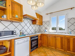 Kühlschrank, Mikrowelle, Ofen, Geschirrspüler
