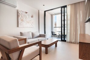 TV - Majestic 2-Bed Balcony City View Loft Suite by Bocobay (Willemstad)