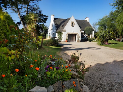 Chambre d’hôtes « Espace Familial » avec terrasse partagée, jardin partagé et Wi-Fi