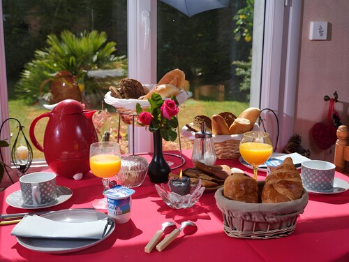 Chambre d’hôtes « La Chambre - Vue Jardin » avec terrasse commune, jardin et Wi-Fi