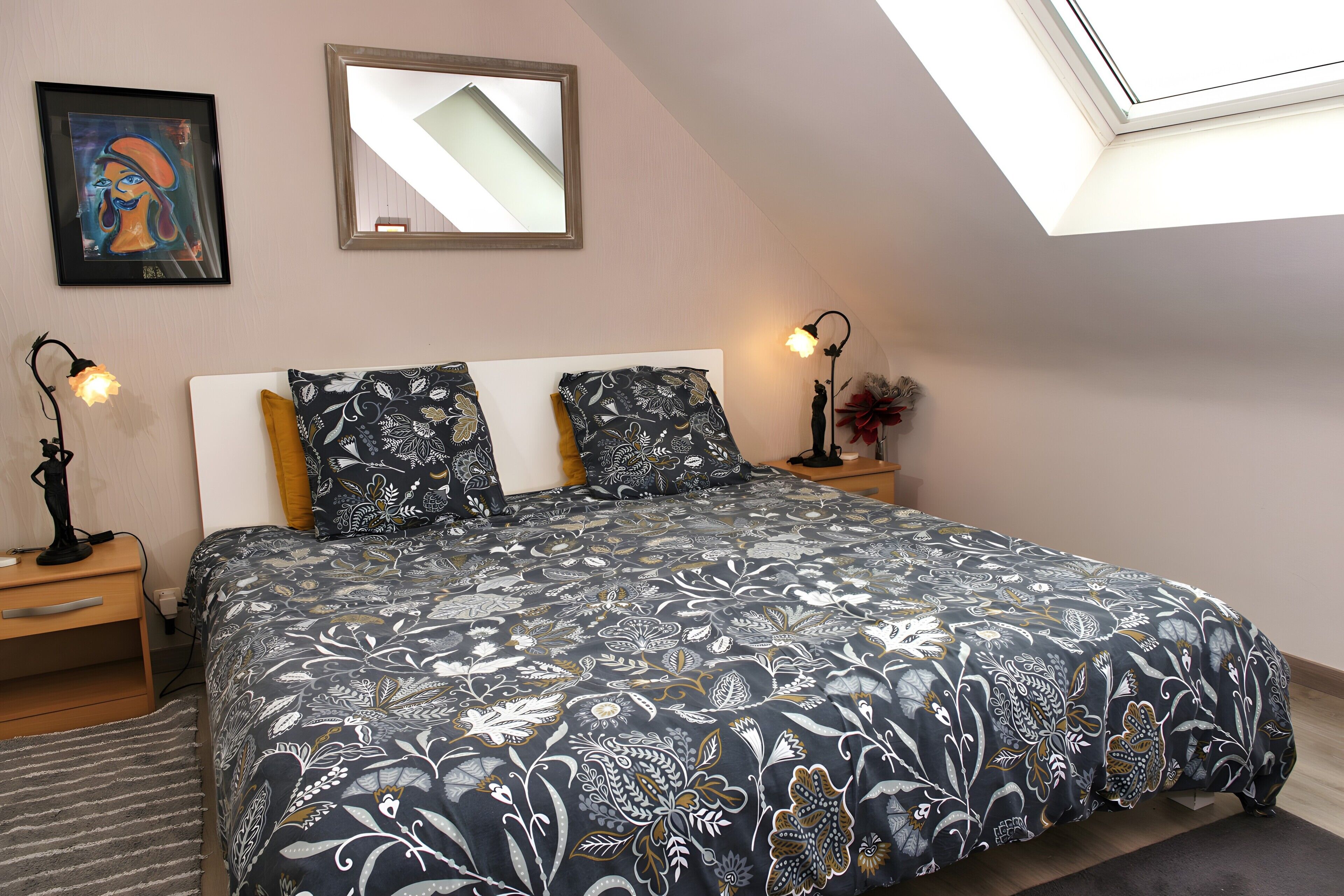 WiFi, bed sheets