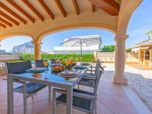 Outdoor dining - Villa Almendros - PlusHolidays by Interhome (Calpe/Calp)
