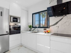 Private kitchen - Villa Pura Vida - Plusholidays by Interhome (Calpe/Calp)