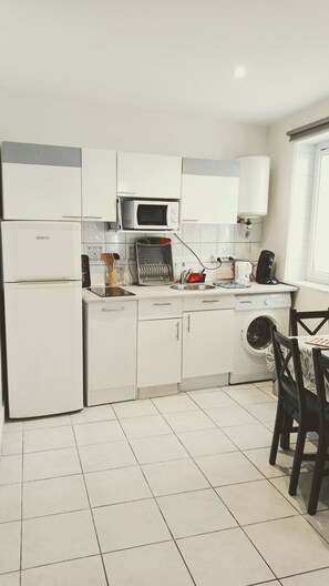 Private kitchen - Vrbo Property (Agde)